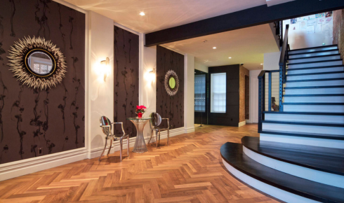 What difference does matching skirting tile or wood colour to the floor make to overall neatness?