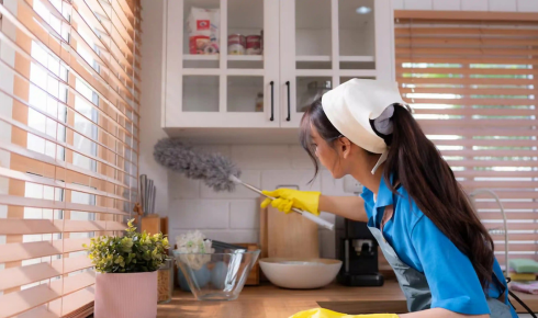 What difference does using separate cloths for bathroom and kitchen surfaces make to hygiene?